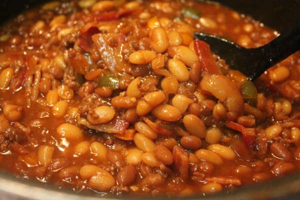 Delicious baked beans, packed with smoked bacon, ground beef, sweet peppers, and tender beans.