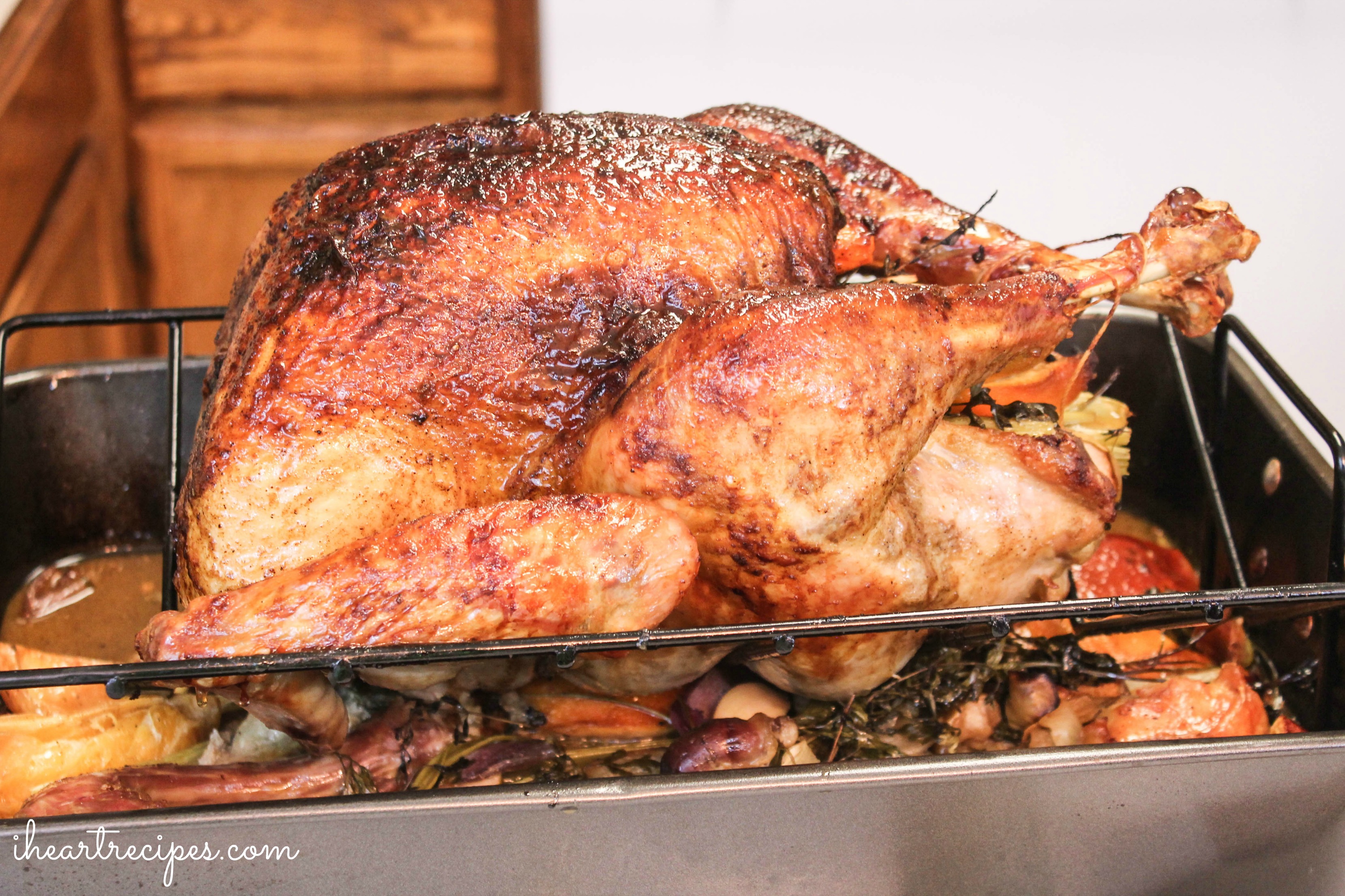 Serve this Juicy Whole Roast Turkey for your next Thanksgiving dinner!