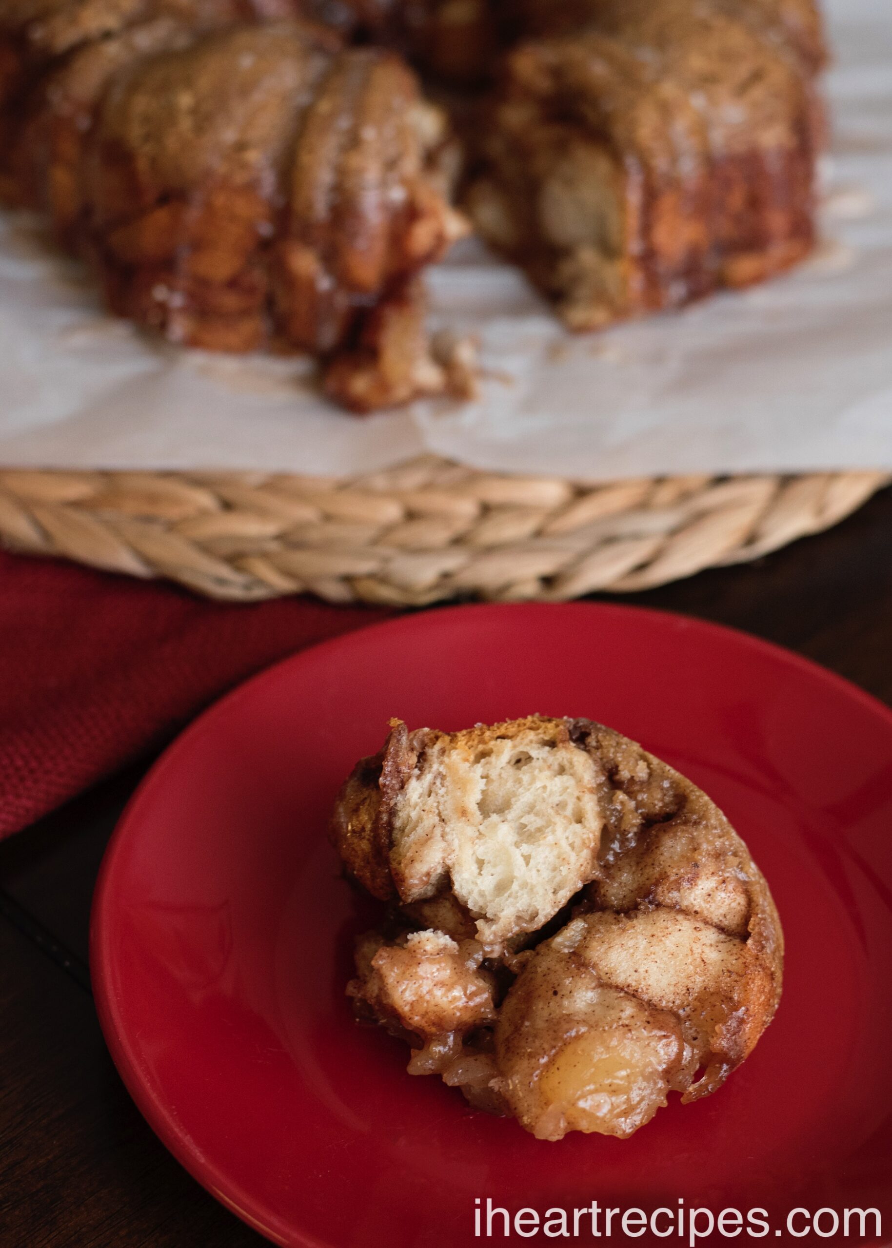 Apple Pie Monkey Bread - Ooey gooey apple cinnamon pull apart bread!