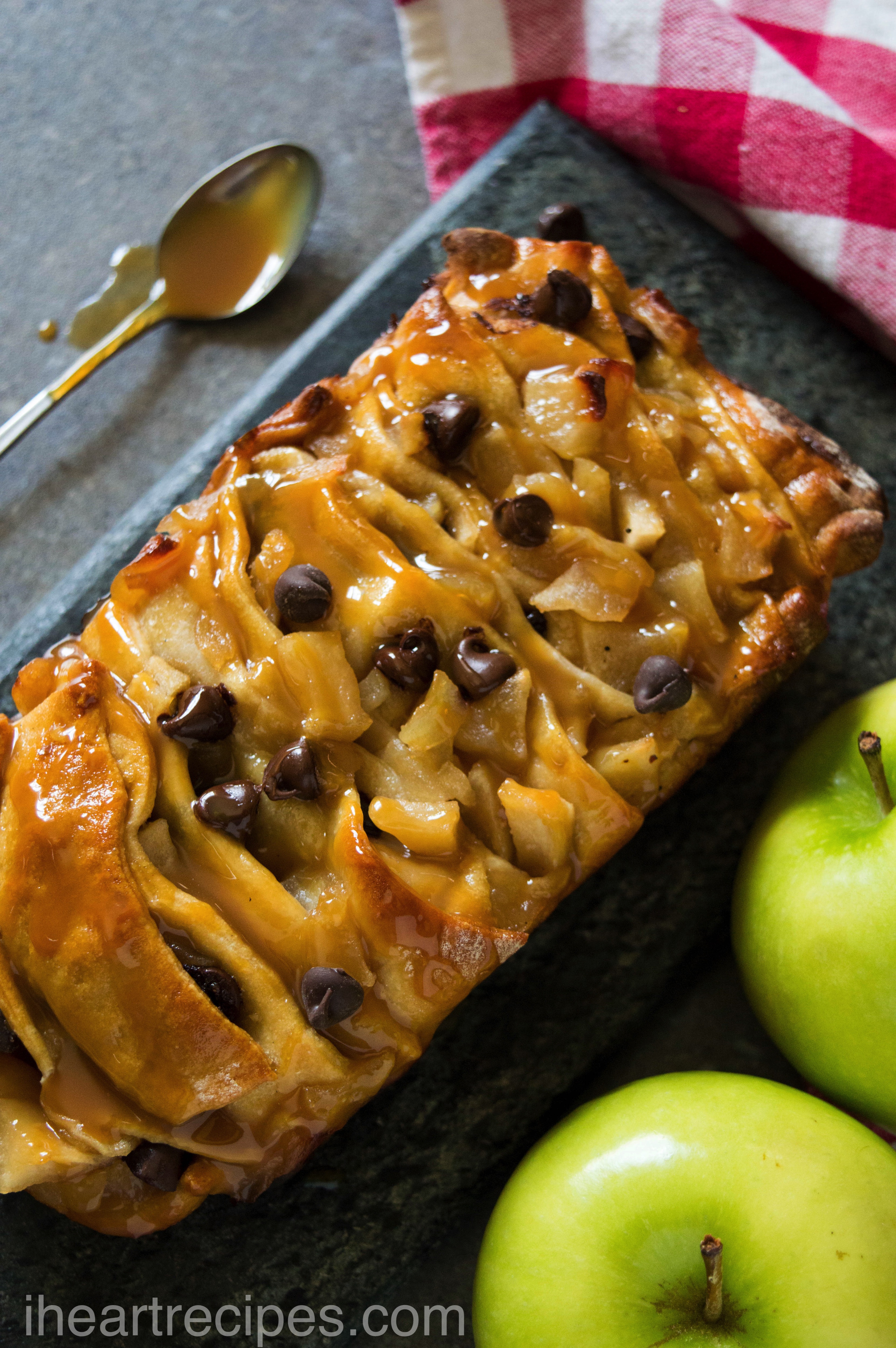 Caramel Apple Pull Apart Bread
