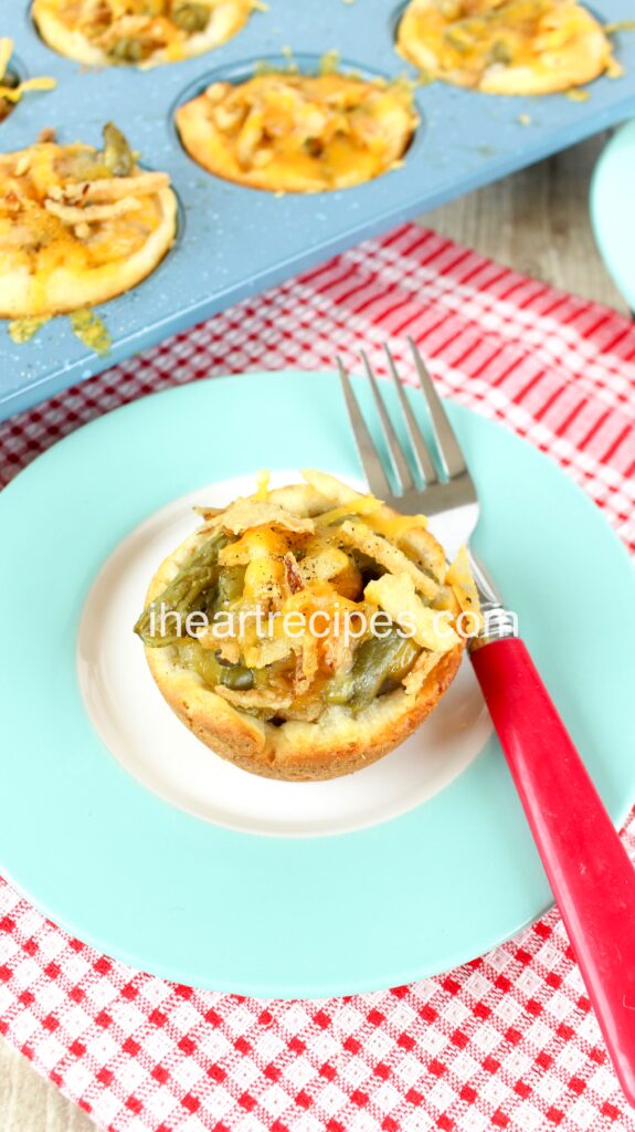 Green Bean Casserole Biscuit Cups are the perfect appetizer for Thanksgiving!