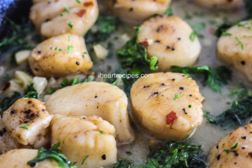 These delicious garlic butter scallops are so quick and easy, they're a perfect date night dinner.