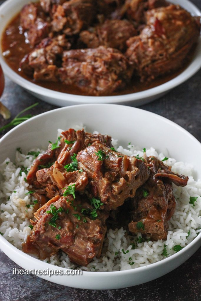 servir ces cous de dinde tneder sur du riz, étouffés dans la sauce copieuse