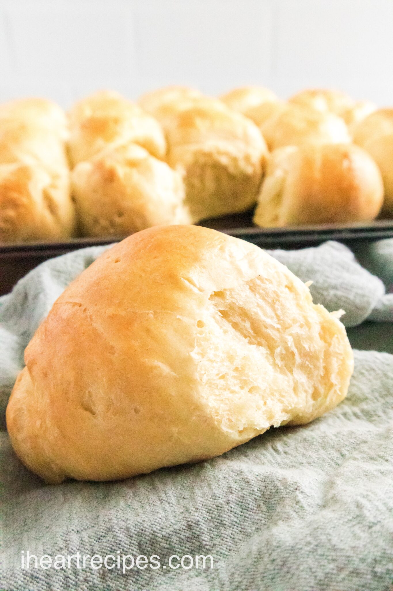 The Easiest Sweet Dinner Rolls Recipe | I Heart Recipes